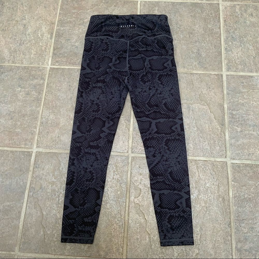 đ
șallfenixâ animal print high rise leggings. - Picture 6 of 10